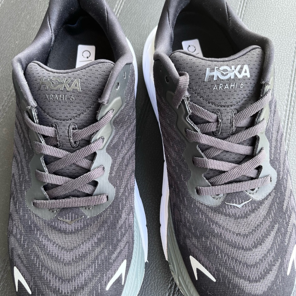 HOKA ARAHI 6